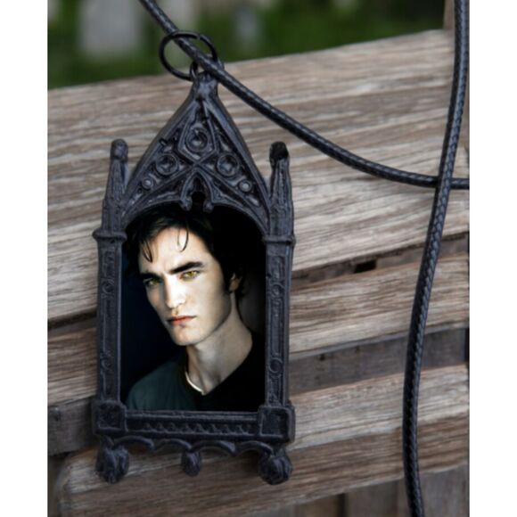 Edward Cullen Necklace Twilight Pendant Vampire Cullen Romance Fantasy YA - Picture 2 of 3